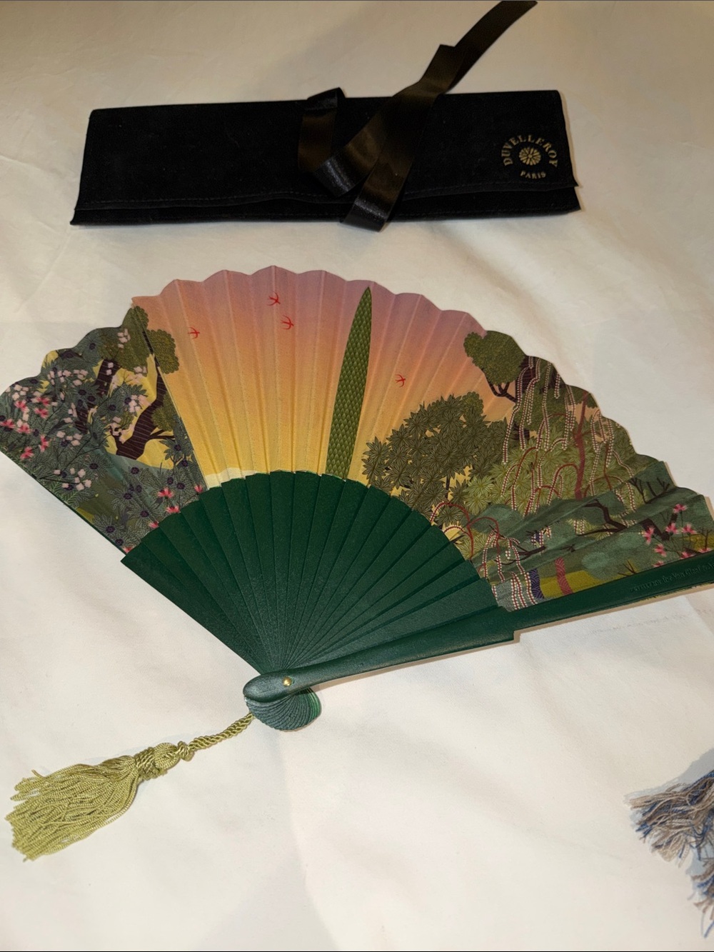 Van Cleef & Arpels &  Maison Duvelleroy Vintage Hand Fan prestine with case